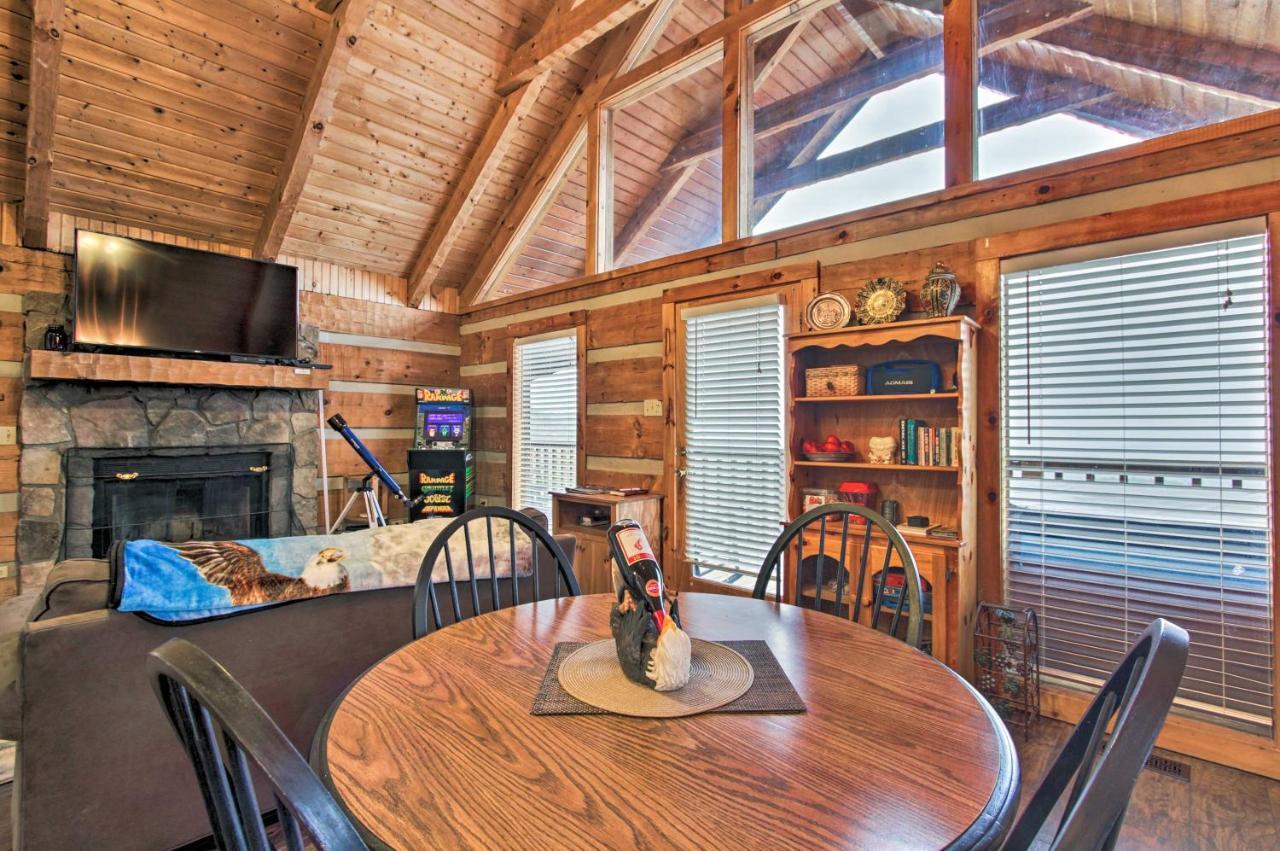 Sevierville Cabin With Private Hot Tub And Fireplace! Esterno foto