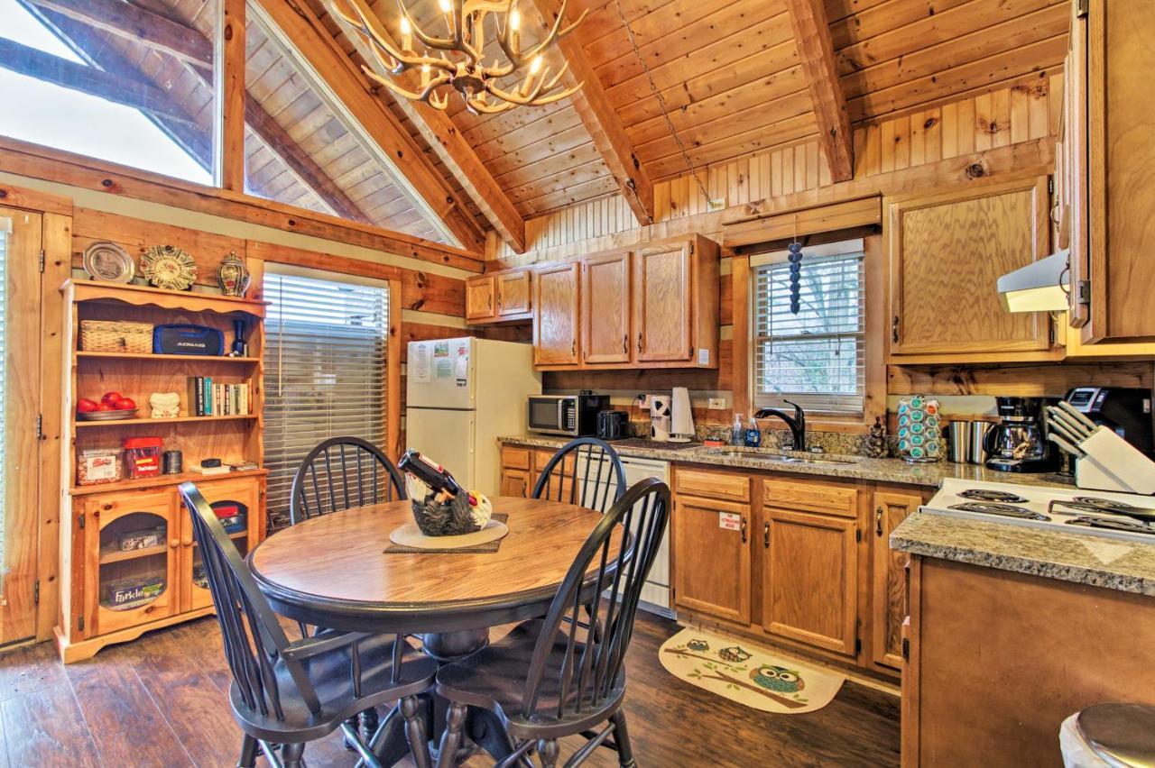 Sevierville Cabin With Private Hot Tub And Fireplace! Esterno foto
